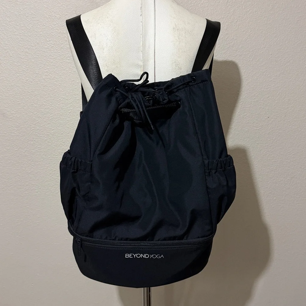 Beyond Yoga Convertible Gym Bag Backpack Black Studio Yoga